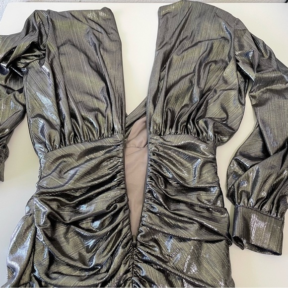 NWT House of CB Alvona Metallic Silver Plisse Drape Mini Dress Small - Picture 11 of 16